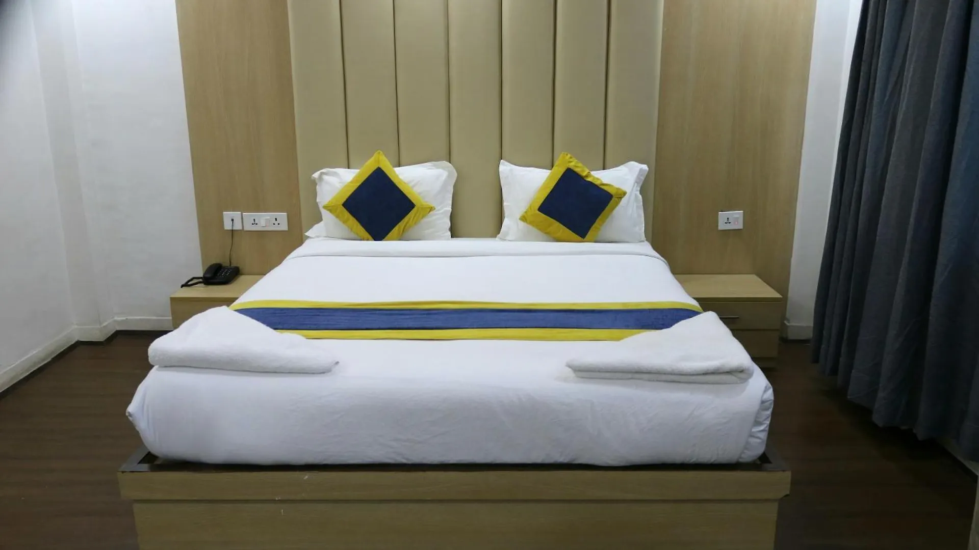 ***  Hotel Mustang Holiday Inn Катманду Непал