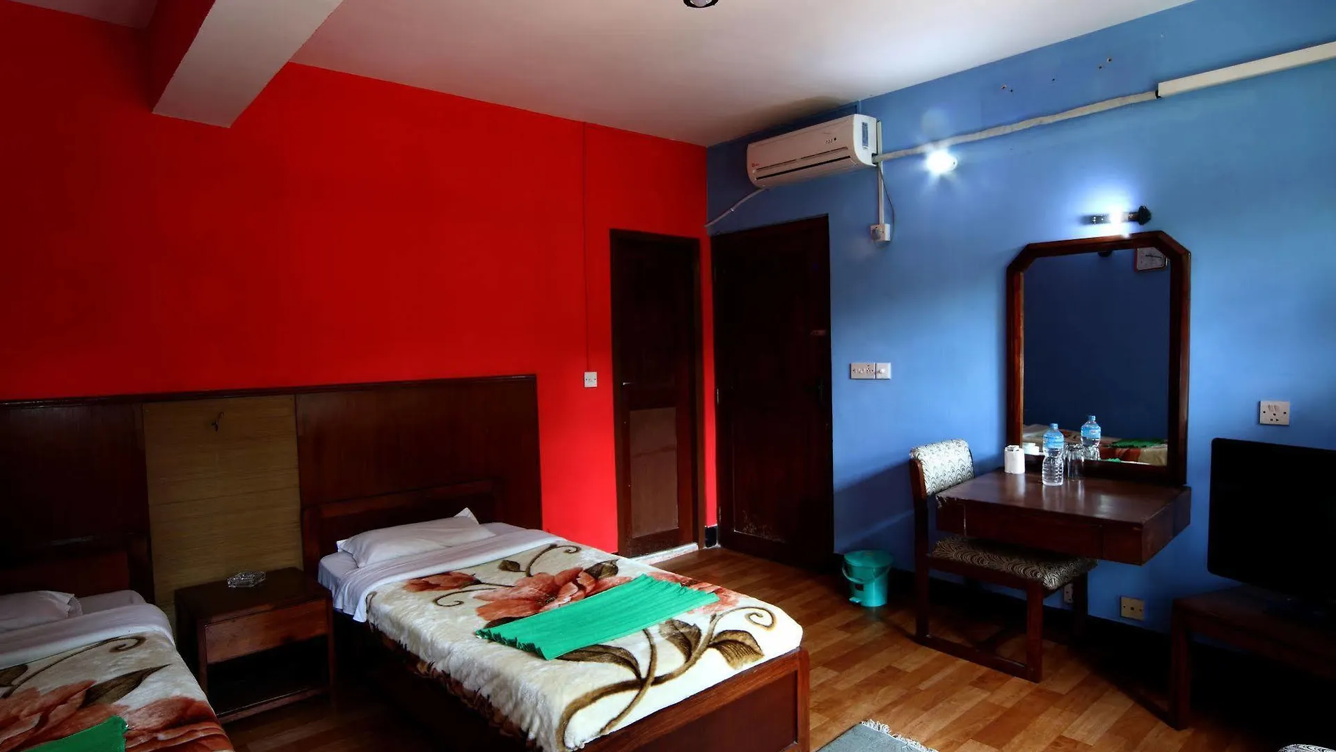 Hotel Mustang Holiday Inn Κατμαντού